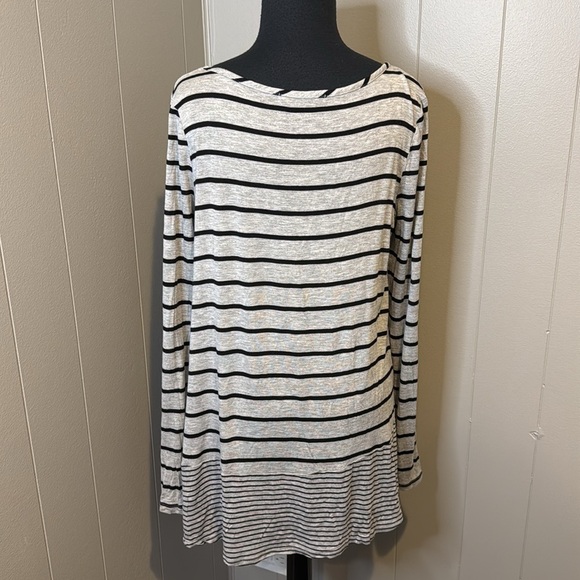 BCBGMAXAZRIA Women’s Medium STRIPED Stretch Jersey Knit HI-LOW HEM Pullover - Picture 4 of 6